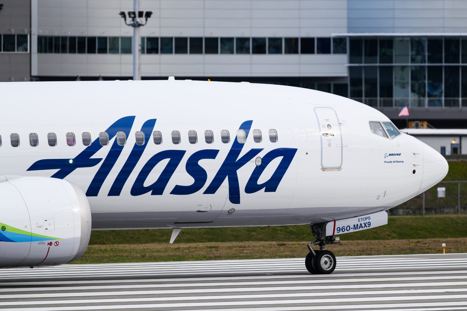 an alaska airlines 737