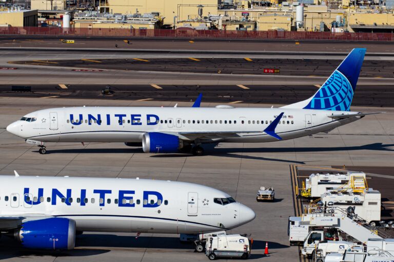 united airlines aircraft on the ground