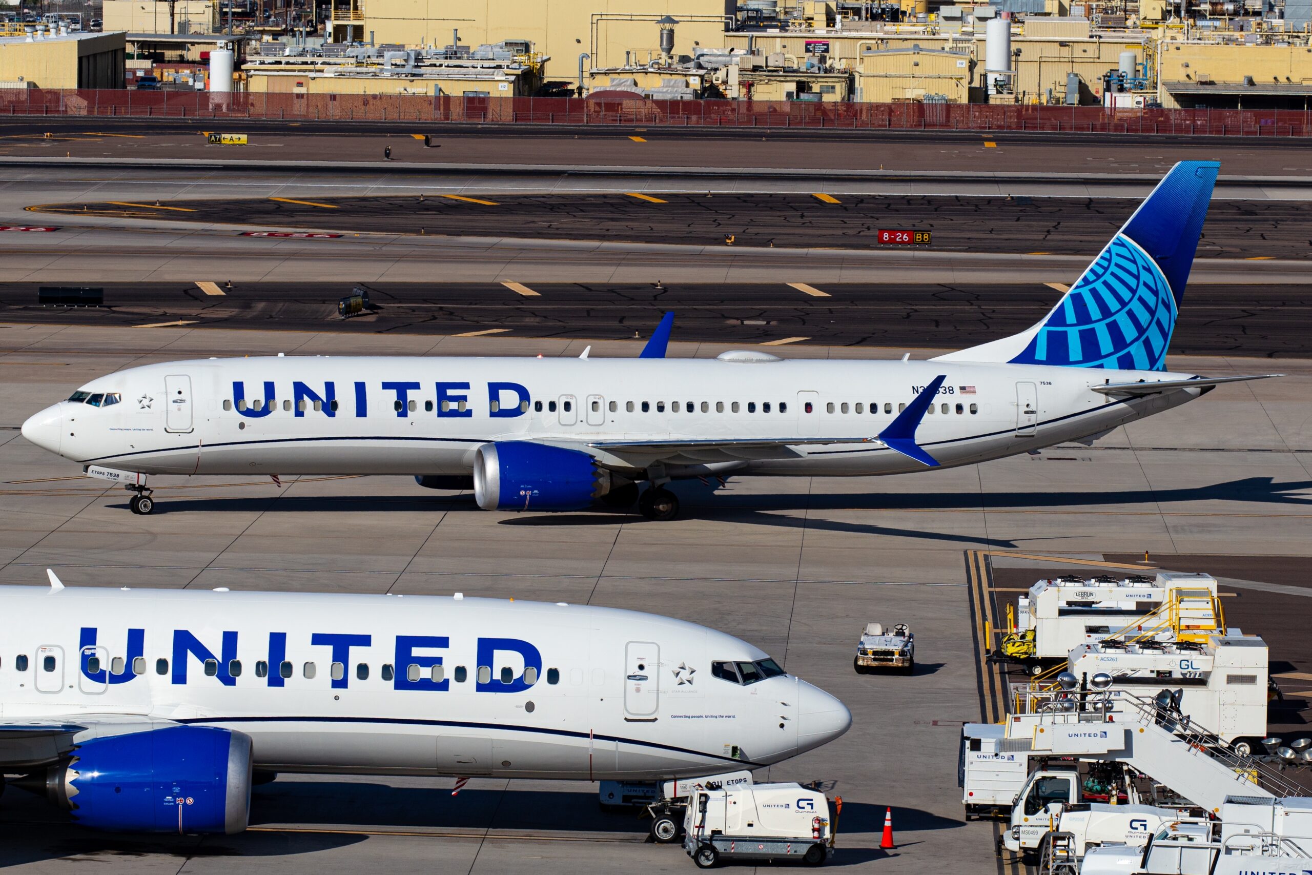 united airlines aircraft on the ground